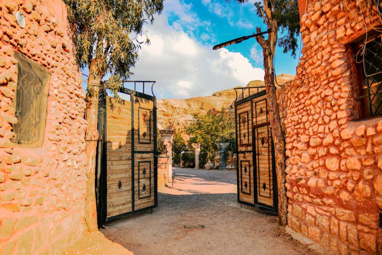 ホテル Little Petra Bedouin Camp Al Ḩayy エクステリア 写真